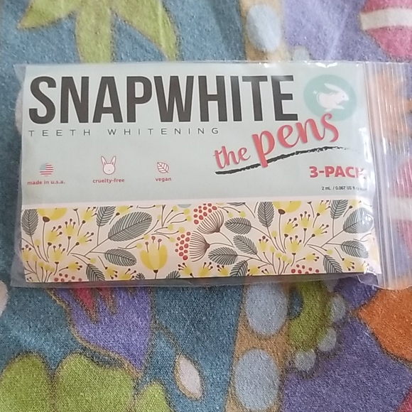 SNAPWHITE Teeth Whitening Pens - Picture 1 of 2